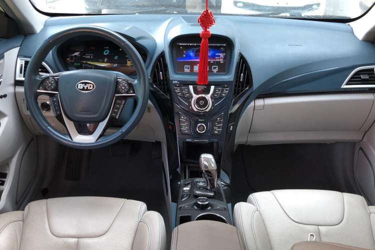 Used BYD Qin New Energy 2014 1.5T Flagship Model Interior 3
