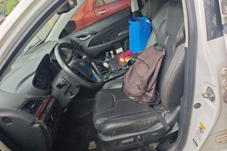 Used BYD Qin New Energy 2014 1.5T Flagship Model Left Front Seat
