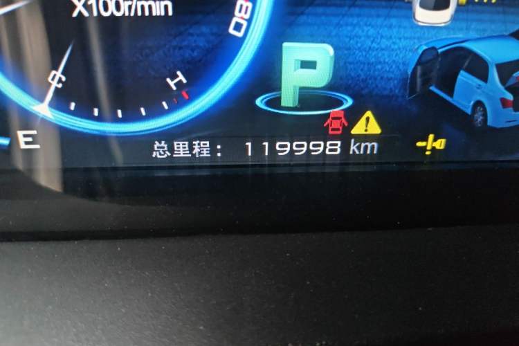 Used BYD Qin New Energy 2014 1.5T Flagship Model Odometer Close Up