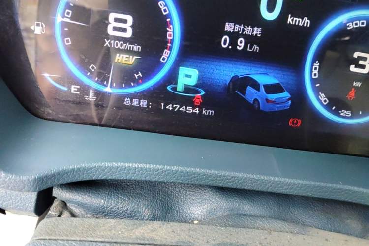 Used BYD Qin New Energy 2014 1.5T Flagship Model Odometer Close Up