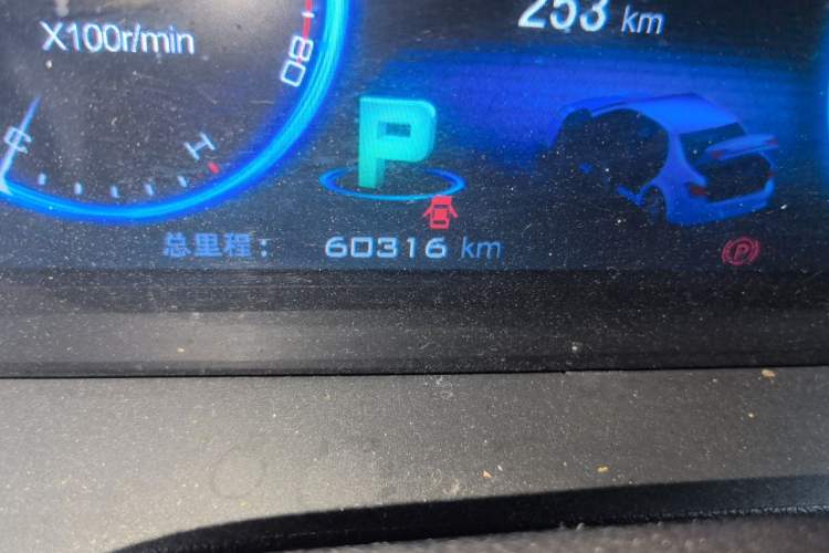 Used BYD Qin New Energy 2014 1.5T Cool Black Knight Flagship Model Odometer Close Up