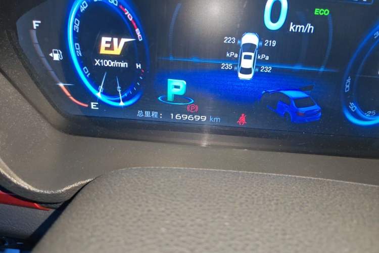 Used BYD Qin New Energy 2014 1.5T Flagship Model Odometer Close Up