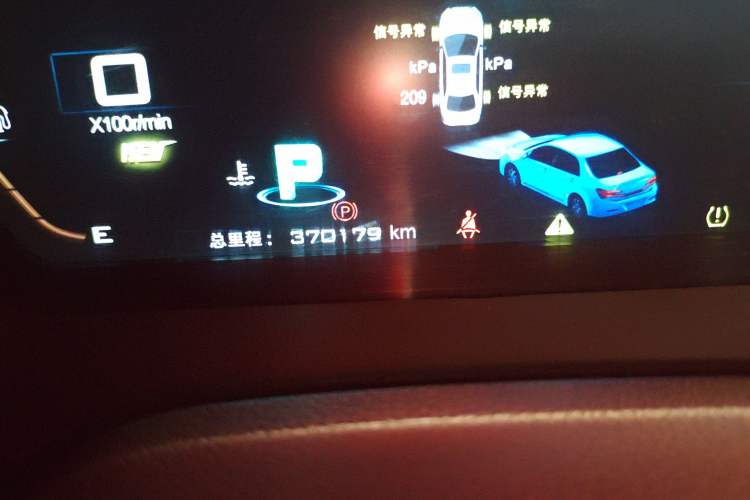 Used BYD Qin New Energy 2014 1.5T Flagship Model Odometer Close Up