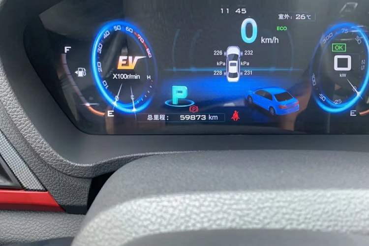 Used BYD Qin New Energy 2014 1.5T Cool Black Knight Flagship Model Odometer Close Up