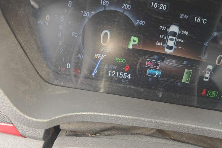 Used BYD Qin New Energy 2014 1.5T Flagship Model Odometer Close Up