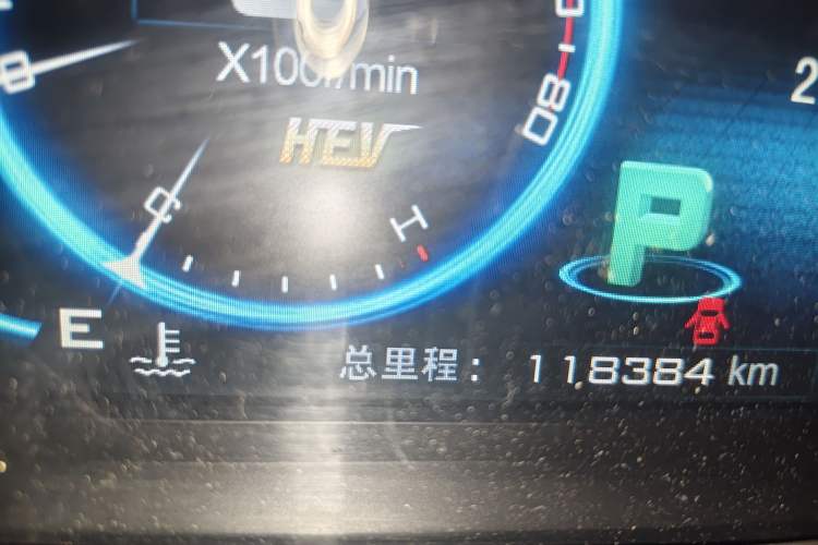 Used BYD Qin New Energy 2014 1.5T Cool Black Knight Flagship Model Odometer Close Up
