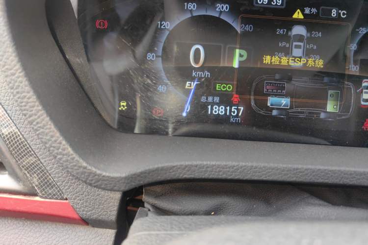 Used BYD Qin New Energy 2014 1.5T Flagship Model Odometer Close Up
