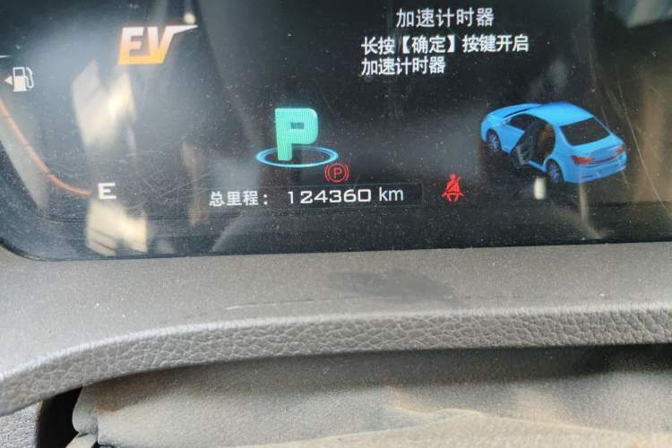Used BYD Qin New Energy 2014 1.5T Flagship Model Odometer Close Up