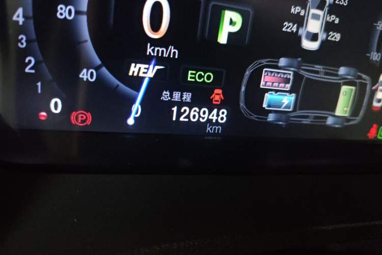 Used BYD Qin New Energy 2014 1.5T Flagship Model Odometer Close Up