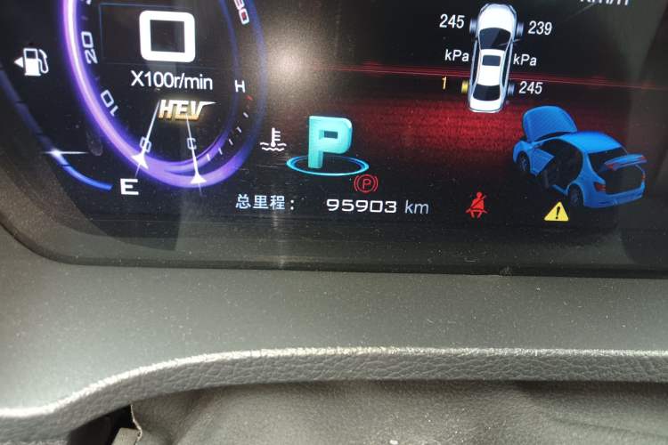 Used BYD Qin New Energy 2014 1.5T Flagship Model Odometer Close Up