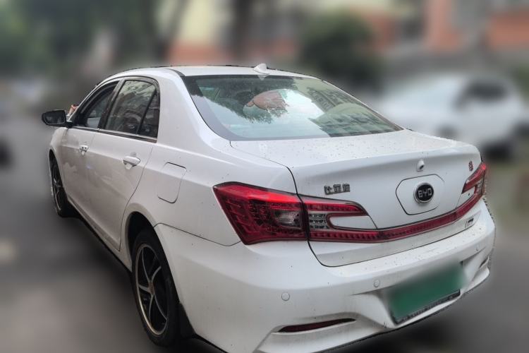 Used BYD Qin New Energy 2014 1.5T Cool Black Knight Flagship Model Rear Left 45 Deg