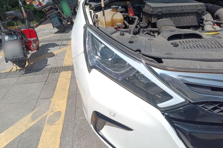 Used BYD Qin New Energy 2014 1.5T Flagship Model Right Front Headlight