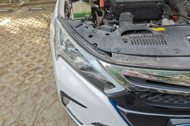 Used BYD Qin New Energy 2014 1.5T Flagship Model Right Front Headlight