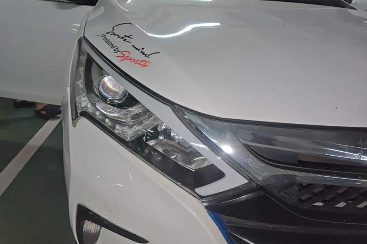 Used BYD Qin New Energy 2014 1.5T Cool Black Knight Flagship Model Right Front Headlight