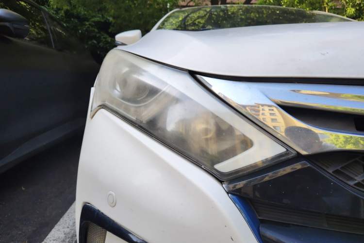 Used BYD Qin New Energy 2014 1.5T Flagship Model Right Front Headlight