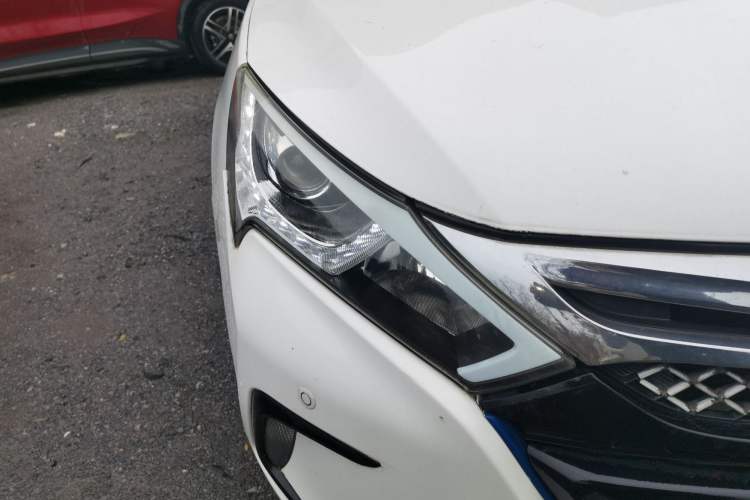 Used BYD Qin New Energy 2014 1.5T Flagship Model Right Front Headlight