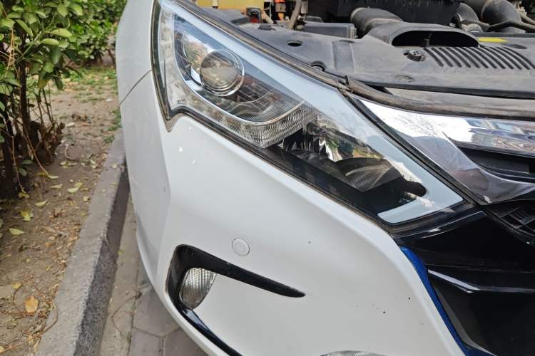Used BYD Qin New Energy 2014 1.5T Flagship Model Right Front Headlight