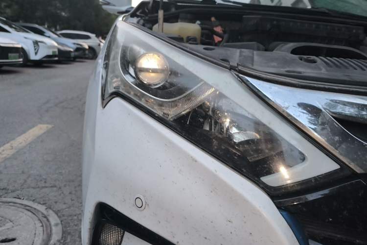 Used BYD Qin New Energy 2014 1.5T Flagship Model Right Front Headlight