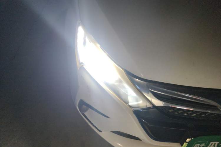 Used BYD Qin New Energy 2014 1.5T Flagship Model Right Front Headlight