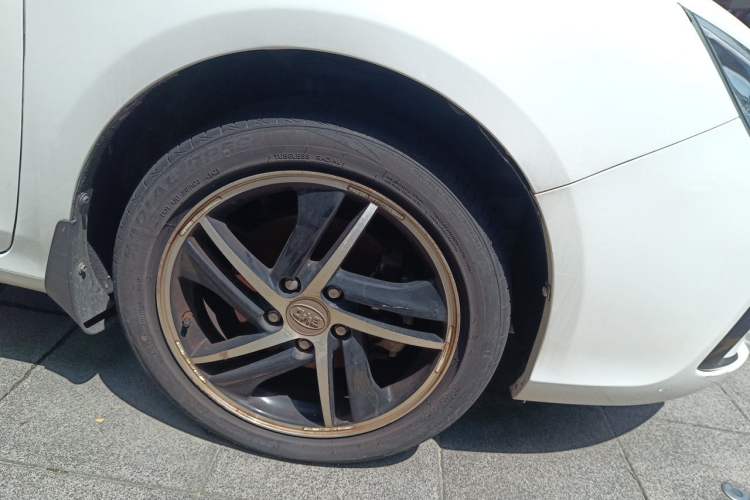 Used BYD Qin New Energy 2014 1.5T Flagship Model Right Front Wheel Hub