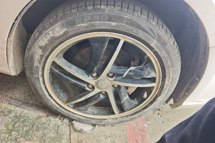 Used BYD Qin New Energy 2014 1.5T Flagship Model Right Front Wheel Hub