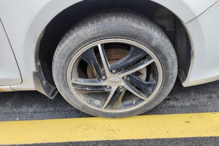 Used BYD Qin New Energy 2014 1.5T Cool Black Knight Flagship Model Right Front Wheel Hub