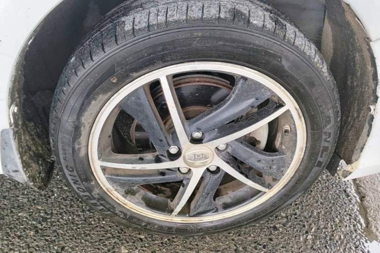 Used BYD Qin New Energy 2014 1.5T Flagship Model Right Front Wheel Hub