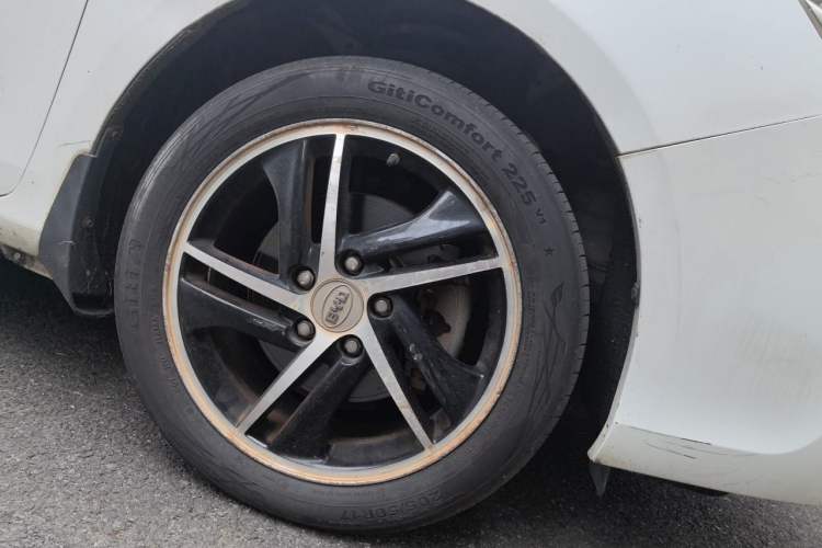 Used BYD Qin New Energy 2014 1.5T Cool Black Knight Flagship Model Right Front Wheel Hub