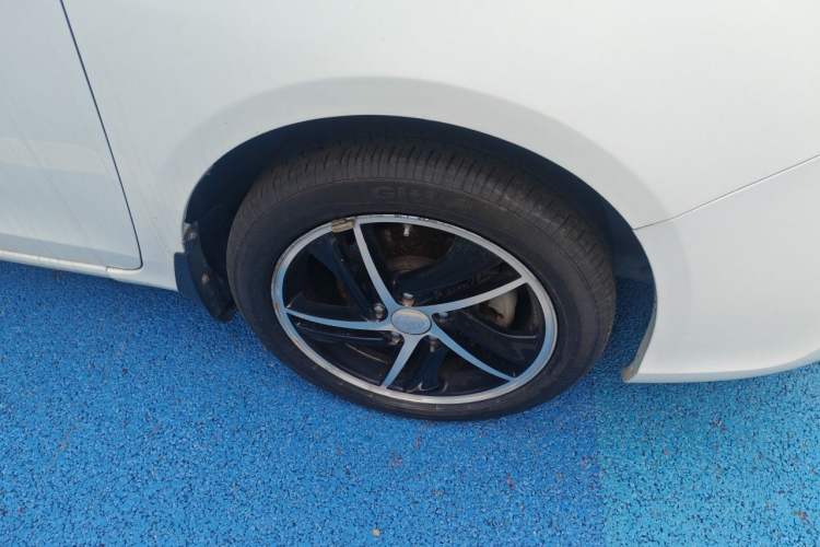 Used BYD Qin New Energy 2014 1.5T Flagship Model Right Front Wheel Hub