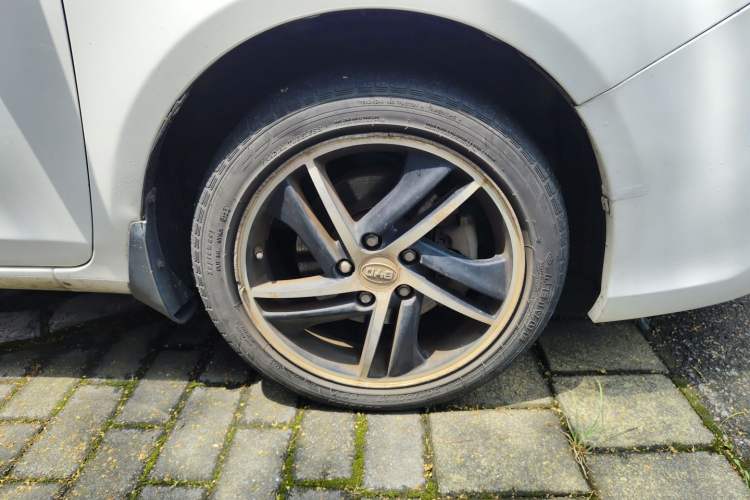 Used BYD Qin New Energy 2014 1.5T Flagship Model Right Front Wheel Hub
