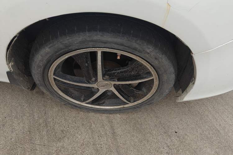 Used BYD Qin New Energy 2014 1.5T Flagship Model Right Front Wheel Hub