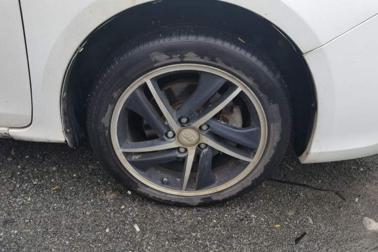 Used BYD Qin New Energy 2014 1.5T Flagship Model Right Front Wheel Hub