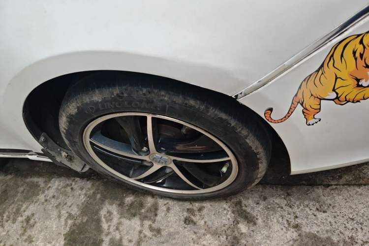 Used BYD Qin New Energy 2014 1.5T Flagship Model Right Front Wheel Hub