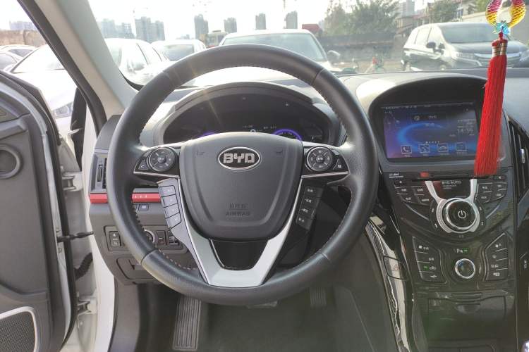 Used BYD Qin New Energy 2014 1.5T Cool Black Knight Flagship Model Steering Wheel