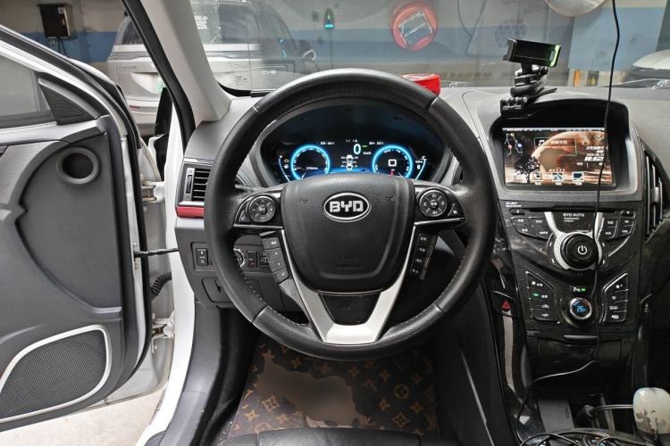 Used BYD Qin New Energy 2014 1.5T Flagship Model Steering Wheel