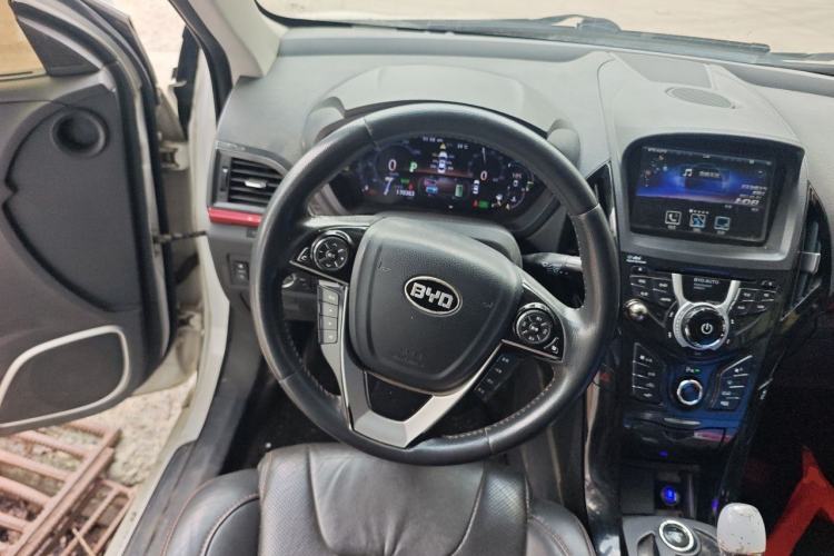 Used BYD Qin New Energy 2014 1.5T Flagship Model Steering Wheel