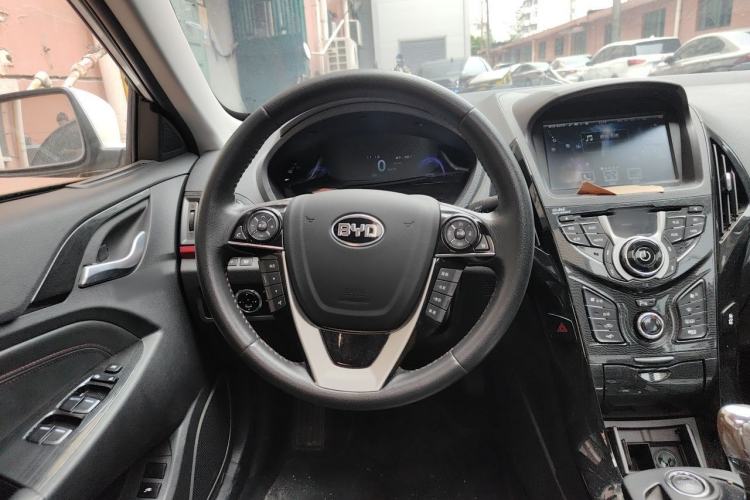 Used BYD Qin New Energy 2014 1.5T Cool Black Knight Flagship Model Steering Wheel