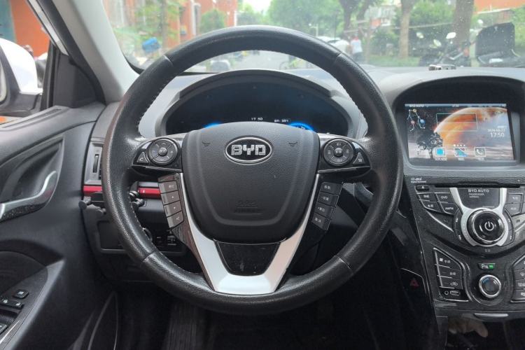 Used BYD Qin New Energy 2014 1.5T Cool Black Knight Flagship Model Steering Wheel