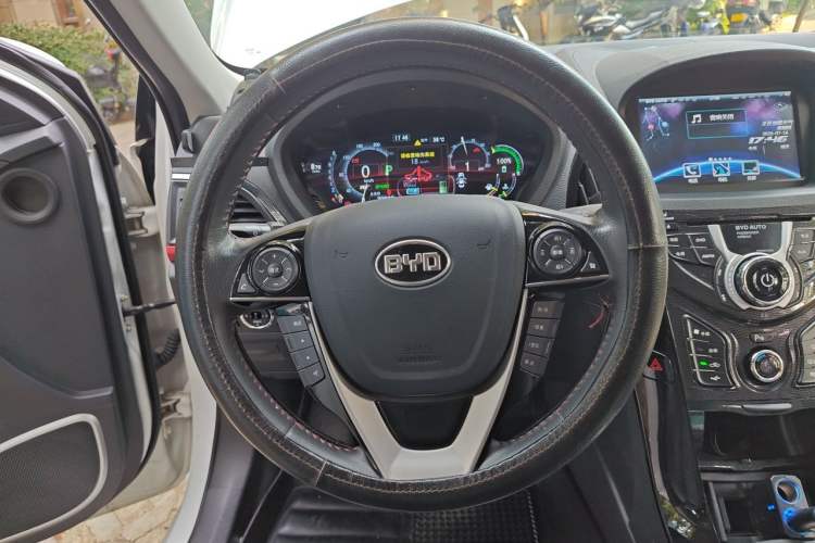 Used BYD Qin New Energy 2014 1.5T Flagship Model Steering Wheel