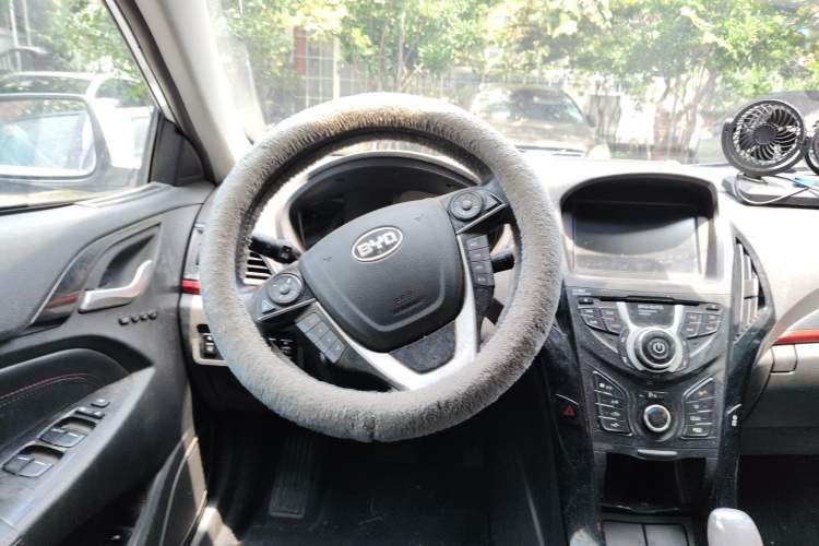 Used BYD Qin New Energy 2014 1.5T Flagship Model Steering Wheel