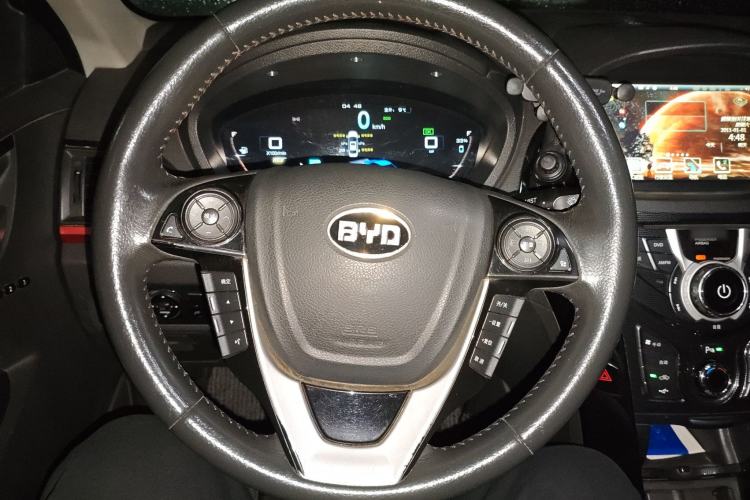 Used BYD Qin New Energy 2014 1.5T Flagship Model Steering Wheel