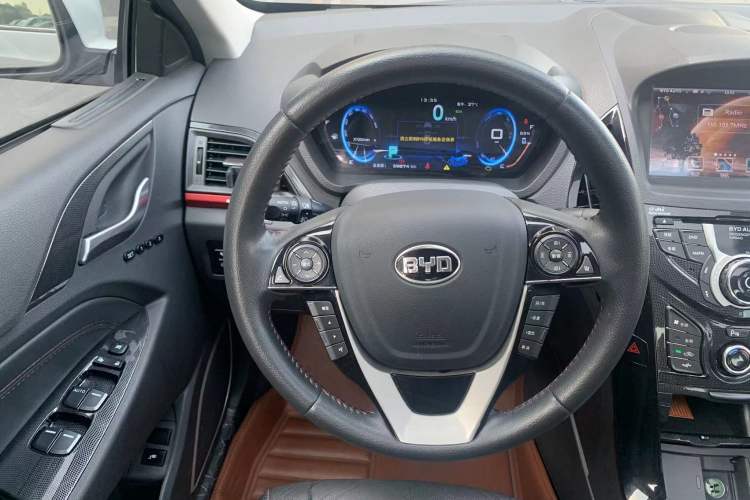 Used BYD Qin New Energy 2014 1.5T Cool Black Knight Flagship Model Steering Wheel