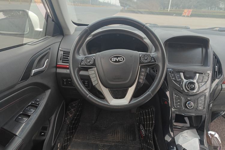 Used BYD Qin New Energy 2014 1.5T Flagship Model Steering Wheel