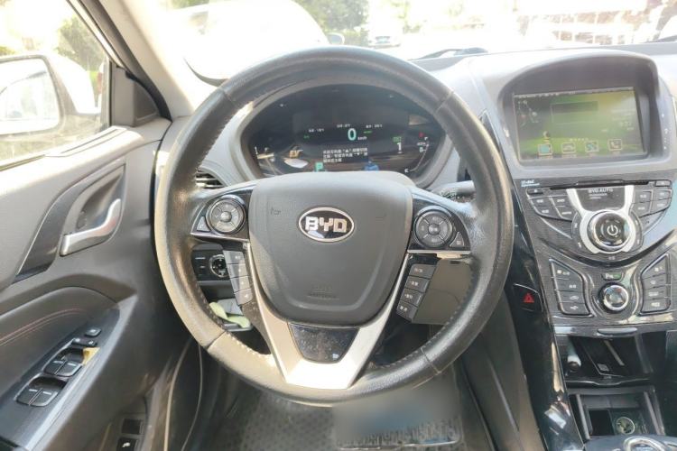 Used BYD Qin New Energy 2014 1.5T Flagship Model Steering Wheel