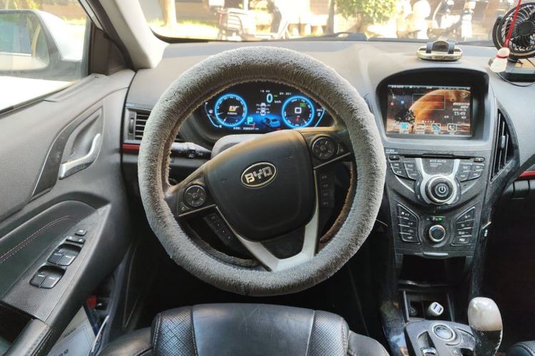 Used BYD Qin New Energy 2014 1.5T Flagship Model Steering Wheel