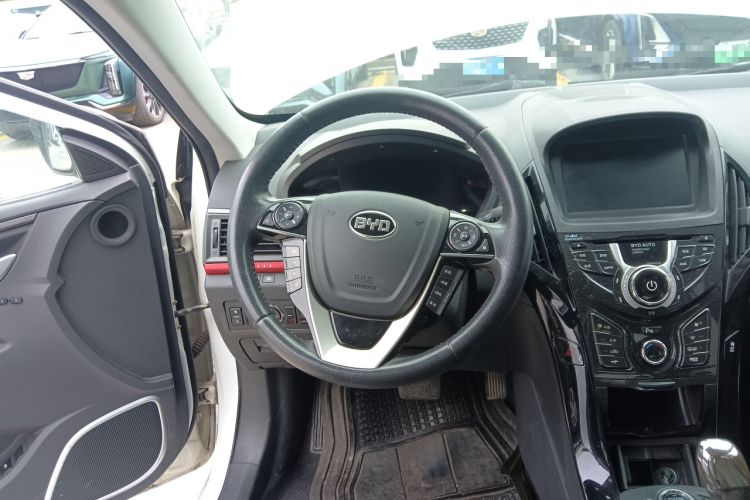 Used BYD Qin New Energy 2014 1.5T Flagship Model Steering Wheel
