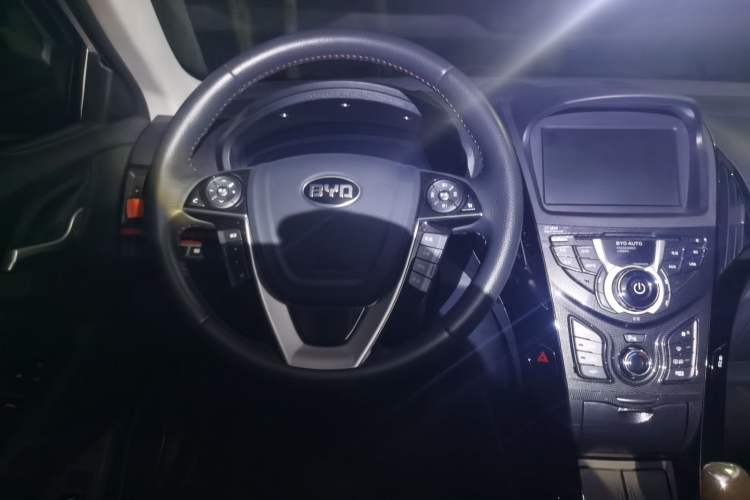 Used BYD Qin New Energy 2014 1.5T Flagship Model Steering Wheel