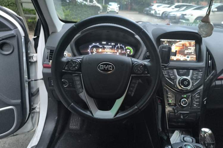 Used BYD Qin New Energy 2014 1.5T Flagship Model Steering Wheel