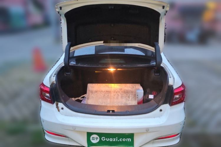Used BYD Qin New Energy 2014 1.5T Flagship Model Trunk