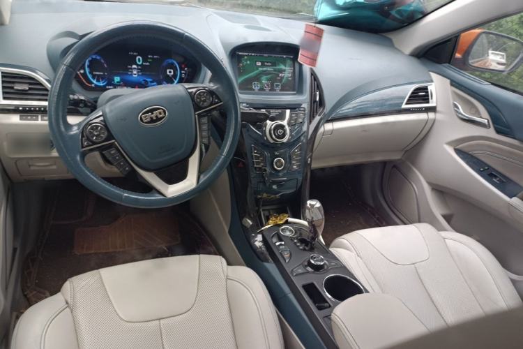 Used BYD Qin New Energy 2014 1.5T Flagship Model Center Console